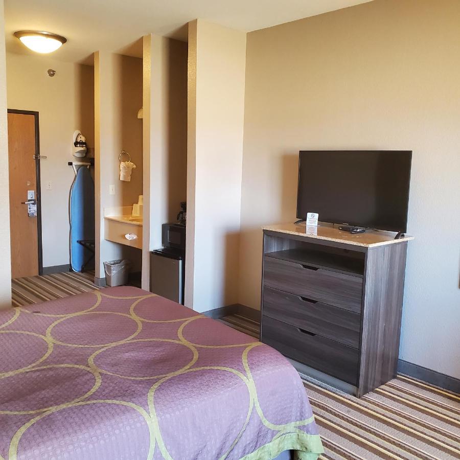 Super 8 By Wyndham Iola Ks Ξενοδοχείο Εξωτερικό φωτογραφία