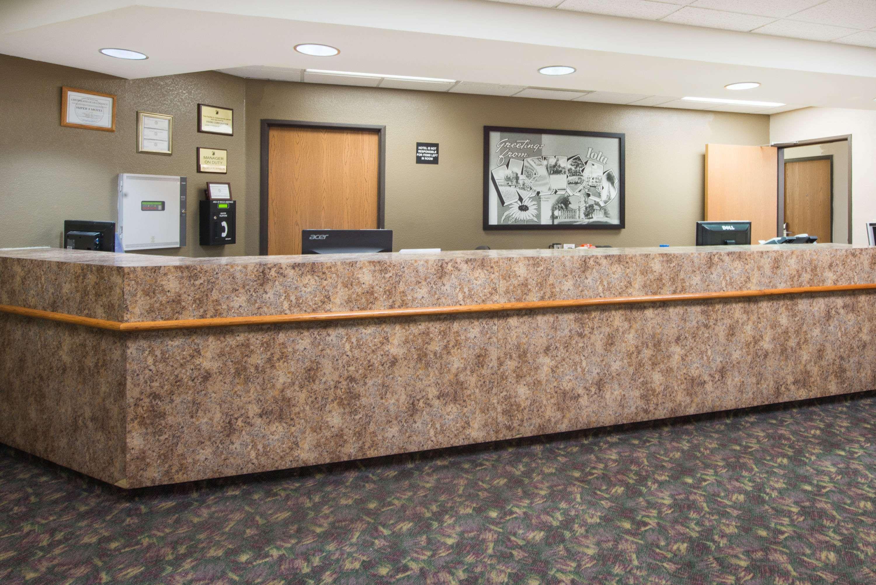 Super 8 By Wyndham Iola Ks Ξενοδοχείο Εξωτερικό φωτογραφία