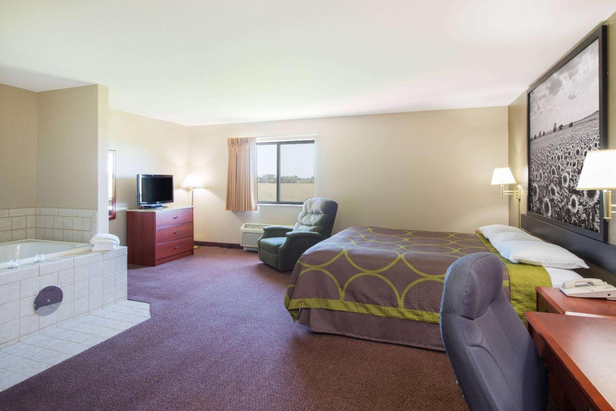 Super 8 By Wyndham Iola Ks Ξενοδοχείο Εξωτερικό φωτογραφία