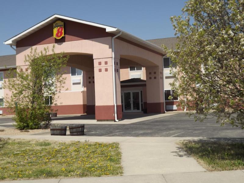 Super 8 By Wyndham Iola Ks Ξενοδοχείο Εξωτερικό φωτογραφία