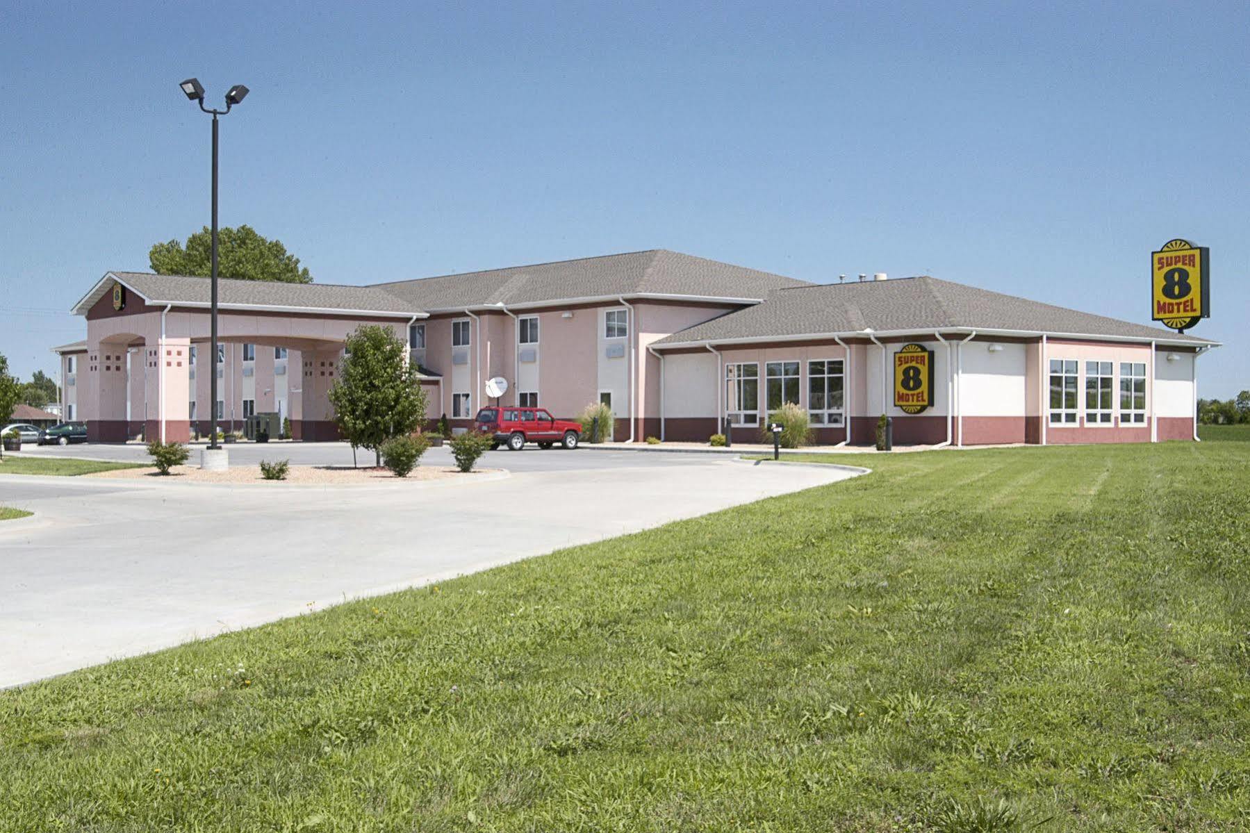 Super 8 By Wyndham Iola Ks Ξενοδοχείο Εξωτερικό φωτογραφία
