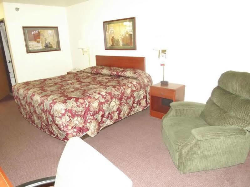 Super 8 By Wyndham Iola Ks Ξενοδοχείο Εξωτερικό φωτογραφία