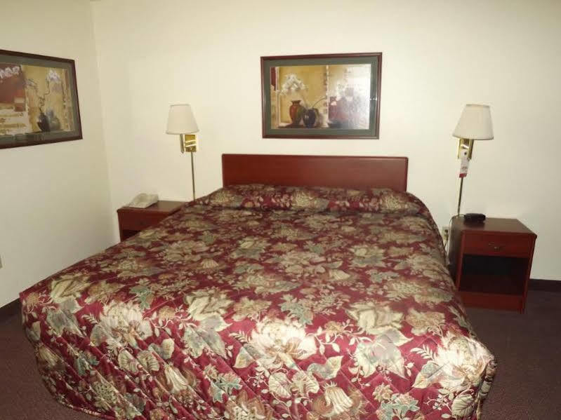 Super 8 By Wyndham Iola Ks Ξενοδοχείο Εξωτερικό φωτογραφία